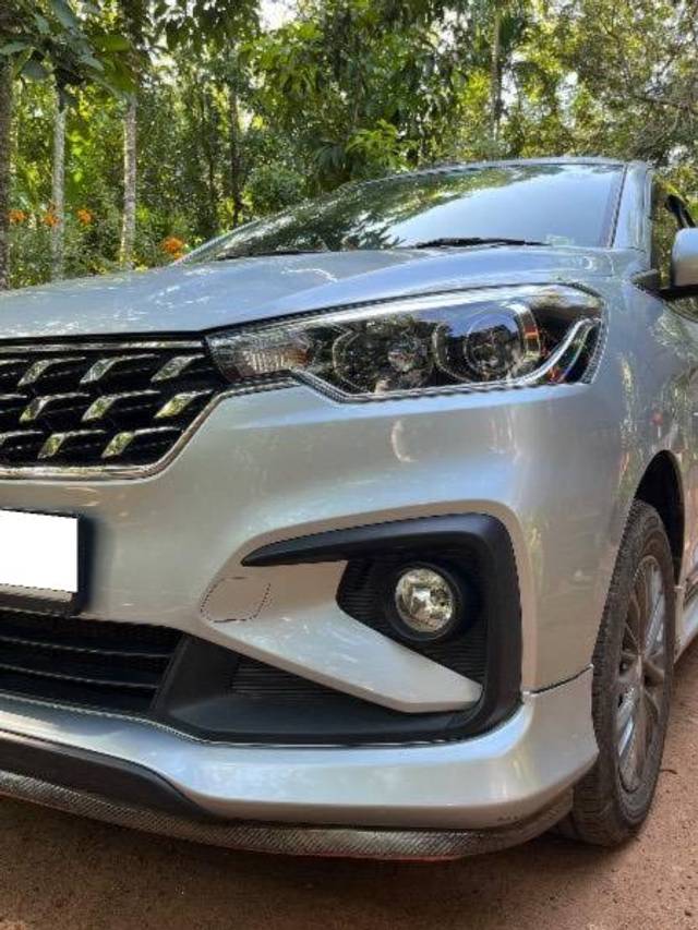 https://images10.gaadi.com/usedcar_image/4521034/original/processed_28750594-59ee-411d-afb6-e8932c2fd082.jpeg?imwidth=6401