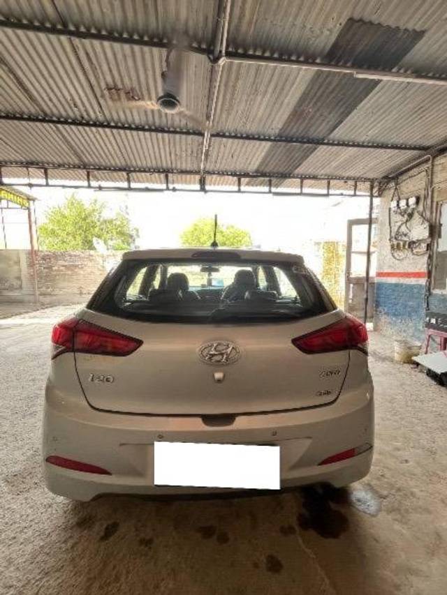 https://images10.gaadi.com/usedcar_image/4521074/original/processed_73834e06-5f89-417f-b3d0-44d7c38c3a44.jpeg?imwidth=6402