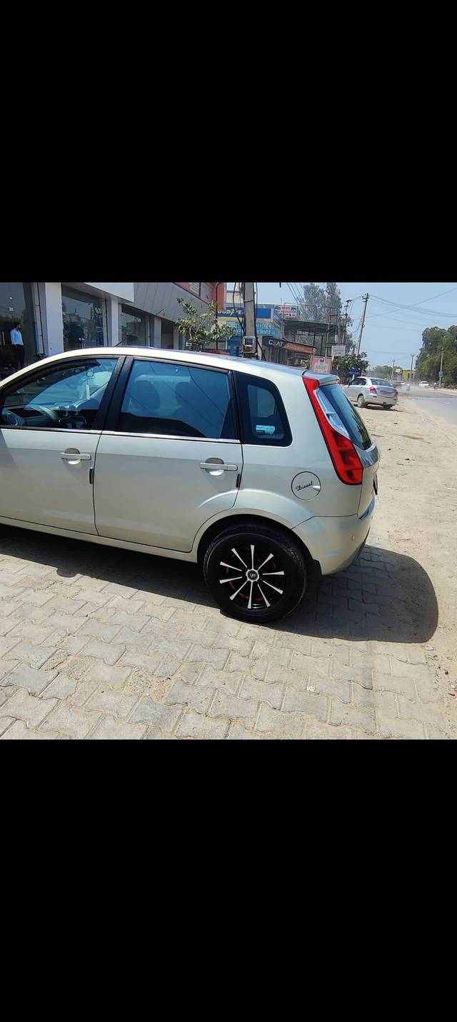 https://images10.gaadi.com/usedcar_image/4521089/original/processed_3decbd273065d6903f7e7d133694c224.jpg?imwidth=6400