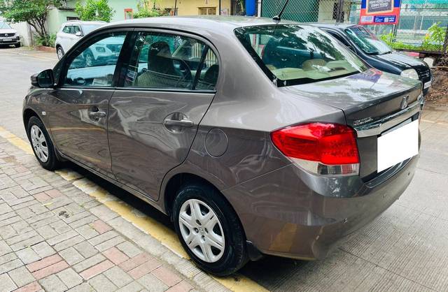 https://images10.gaadi.com/usedcar_image/4521107/original/processed_52a5e9bbd54af0fea541b6aea6234701.jpg?imwidth=6402