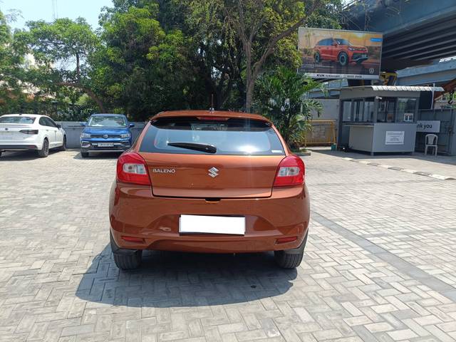 https://images10.gaadi.com/usedcar_image/4521124/original/processed_e62be148c2ba4931bcf0fb10aed8610f.jpg?imwidth=6402