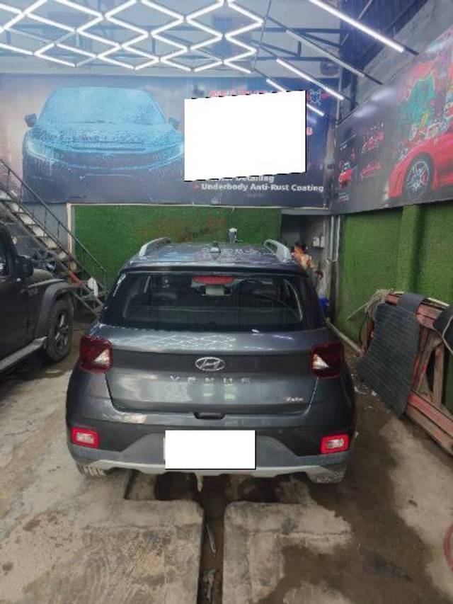 https://images10.gaadi.com/usedcar_image/4521127/original/processed_2cddbd61-043e-4c59-b6e7-d1ab93fe9e60.jpg?imwidth=6400