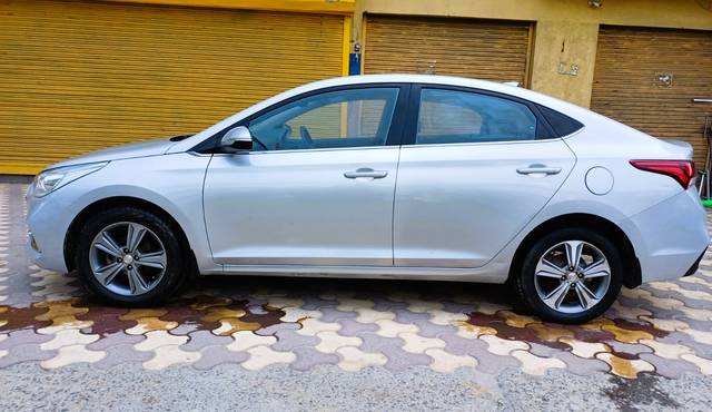 https://images10.gaadi.com/usedcar_image/4521145/original/6d45dc77d39297c2d84b633abf191fa2.jpeg?imwidth=6402
