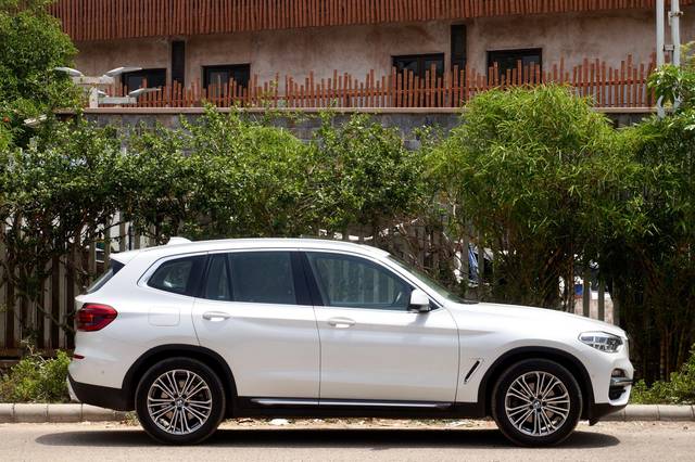 https://images10.gaadi.com/usedcar_image/4521146/original/ed0082aa433e0e208f9c2dd27497fa0c.jpg?imwidth=6401