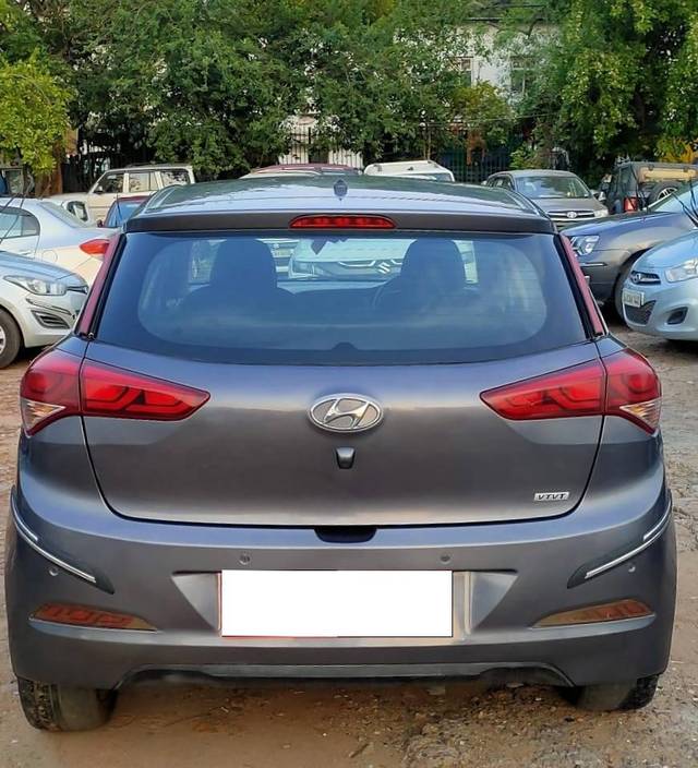 https://images10.gaadi.com/usedcar_image/4521154/original/processed_42cbc9cc8c3379e44e7da8af96d3d9c2.jpg?imwidth=6402