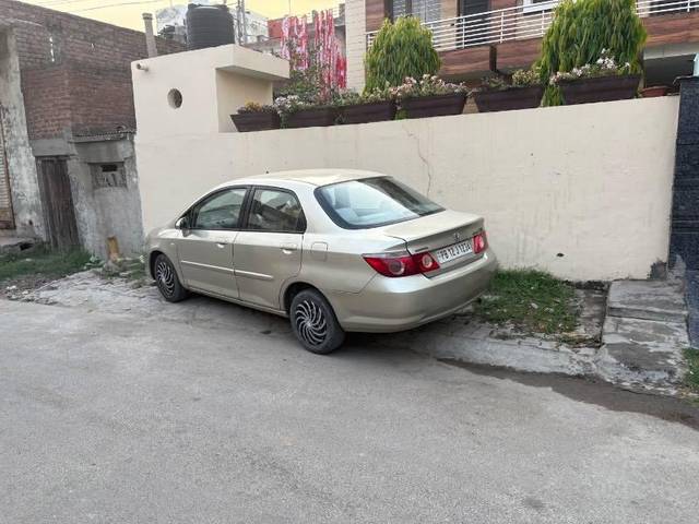 https://images10.gaadi.com/usedcar_image/4521161/original/processed_72f350c0-03b0-4537-b561-4ee96f9b46ab.jpeg?imwidth=6401
