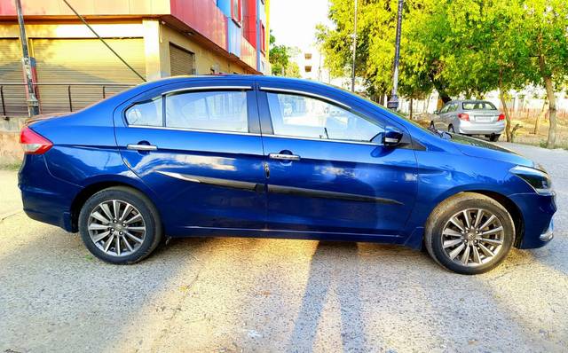 https://images10.gaadi.com/usedcar_image/4521163/original/5850f2bbb33c1260cf9ea1e2d85d40bc.jpg?imwidth=6401