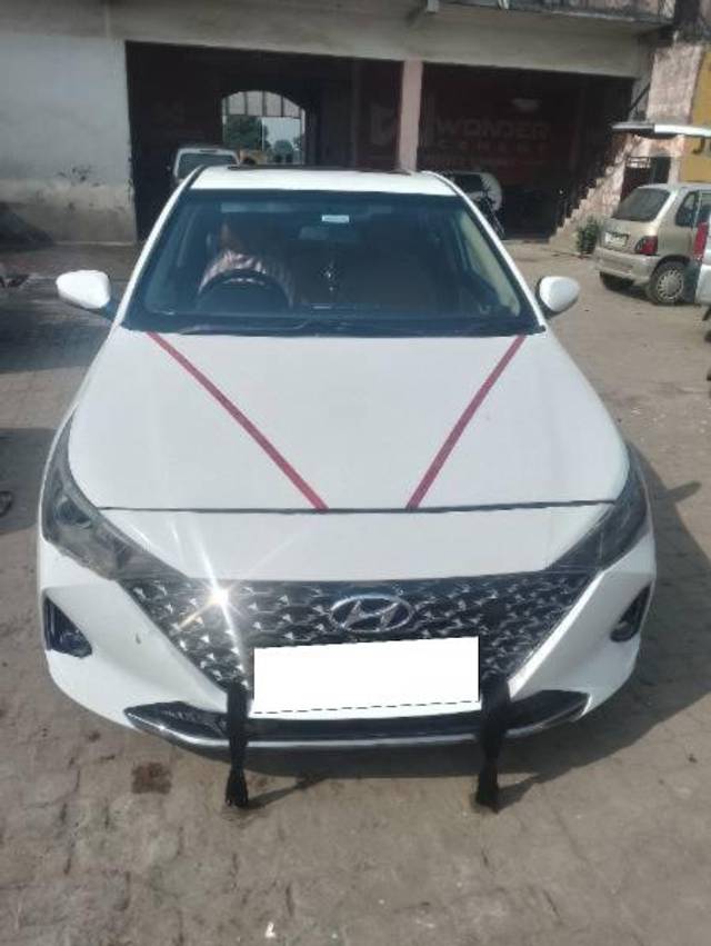 https://images10.gaadi.com/usedcar_image/4521166/original/processed_879bc7bb-76bb-4eb8-97b5-203f9dfa178a.jpg?imwidth=6400