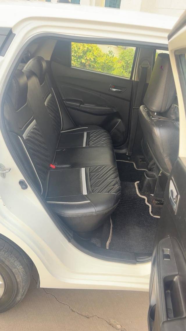 https://images10.gaadi.com/usedcar_image/4521167/original/23a25c9e39ada8c3a30876db6a9dcd09.jpg?imwidth=6402