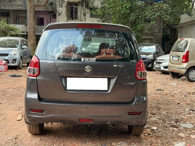 https://images10.gaadi.com/usedcar_image/4521168/original/processed_5646f5a1103e068cbbca57c58eb5611d.jpg?imwidth=6402