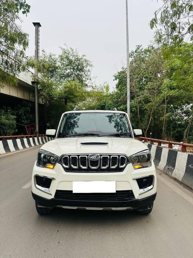 https://images10.gaadi.com/usedcar_image/4521172/original/processed_22322acf500042e5b6a5bc48ca414b2f.jpg?imwidth=6400