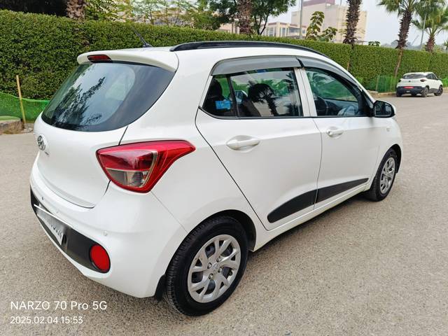 https://images10.gaadi.com/usedcar_image/4521175/original/processed_0fb51d895c70a53c601f7e3d47610962.jpg?imwidth=6401