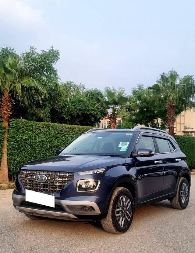 https://images10.gaadi.com/usedcar_image/4521182/original/processed_0384569c1a9801efd248d2eea33f3754.jpg?imwidth=6402