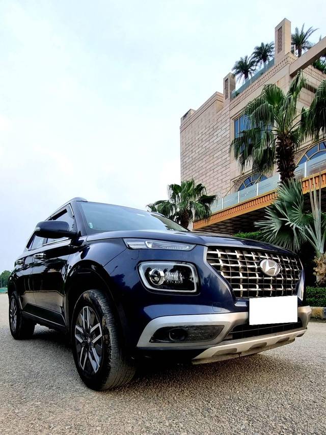 https://images10.gaadi.com/usedcar_image/4521182/original/processed_1f3924d2ef3e17e497c5c5f0dfa6bb8e.jpg?imwidth=6400
