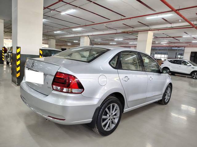 https://images10.gaadi.com/usedcar_image/4521216/original/processed_f6d8cbe91ea5fd2a281dfdccca1e076a.jpg?imwidth=6402