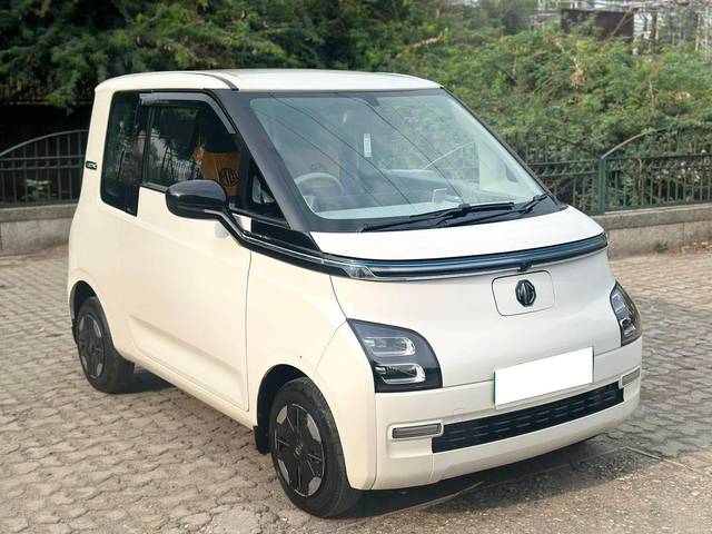 https://images10.gaadi.com/usedcar_image/4521219/original/processed_98c6fa1ced584cf285b54299a34e930d.jpg?imwidth=6400
