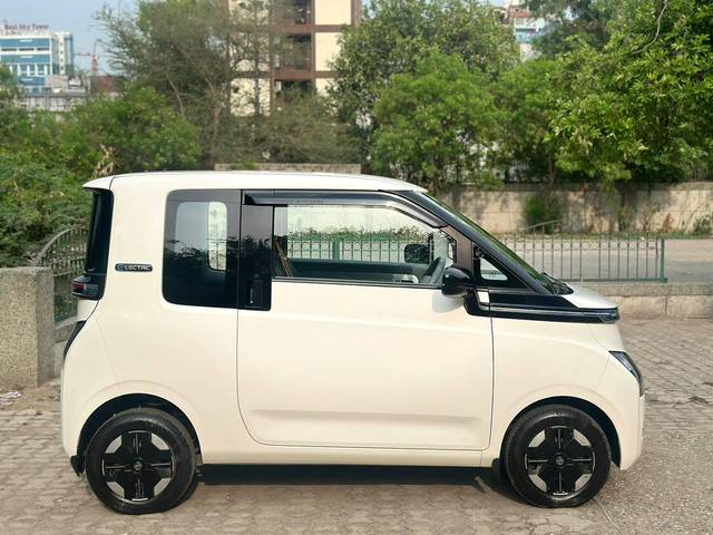 https://images10.gaadi.com/usedcar_image/4521219/original/processed_abda1f0dcc45ef95349c4988d02aeb74.jpg?imwidth=6401