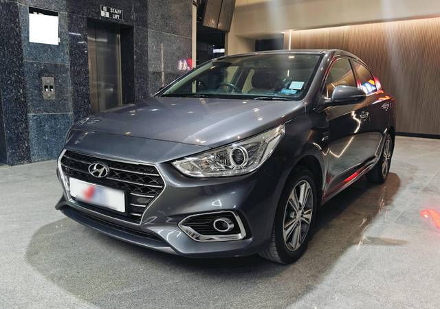 https://images10.gaadi.com/usedcar_image/4521220/original/processed_40d70e55066cd48695939fb175978dff.jpg?imwidth=6402