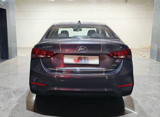 https://images10.gaadi.com/usedcar_image/4521220/original/processed_aff56d187c0fc953d305a5a6400ef3e5.jpg?imwidth=6401