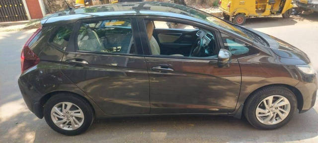 https://images10.gaadi.com/usedcar_image/4521221/original/processed_72159d24accee0e7cb545e529984e411.png?imwidth=6401