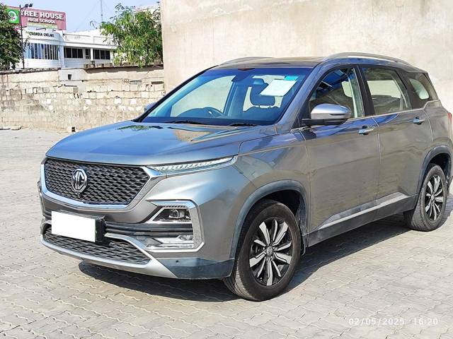 https://images10.gaadi.com/usedcar_image/4521223/original/processed_cca7516ef554e1f50515456d3bed0a8f.jpeg?imwidth=6401