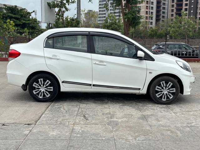 https://images10.gaadi.com/usedcar_image/4521224/original/f769b87f564a09efc7cf4c63af3bcebb.jpg?imwidth=6401