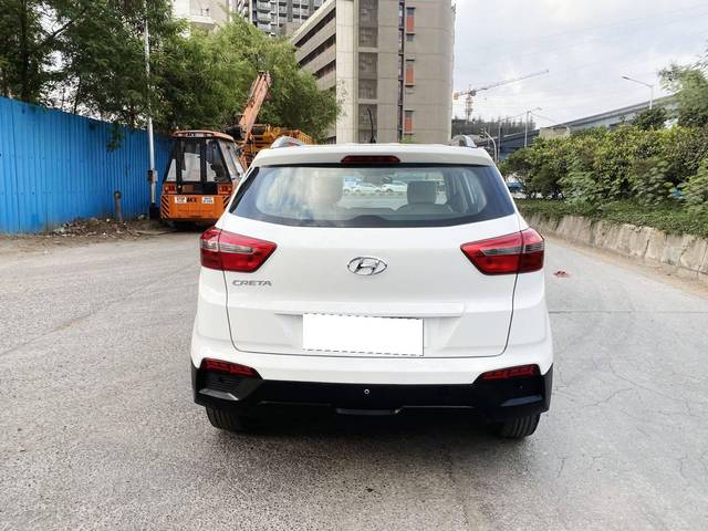 https://images10.gaadi.com/usedcar_image/4521226/original/processed_40eab18f104d9bf5677bf78f2d0dc04f.jpg?imwidth=6401