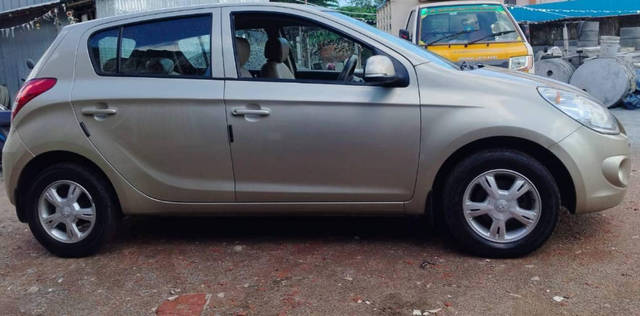 https://images10.gaadi.com/usedcar_image/4521242/original/processed_4c6480699d755e6b22ce6ca348406d49.png?imwidth=6401