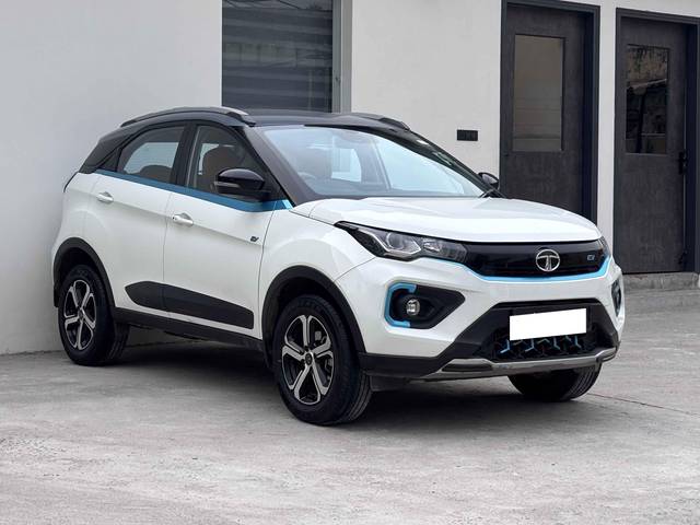 https://images10.gaadi.com/usedcar_image/4521246/original/processed_7a9458f10af3b69e2e6d104b03ce4c85.jpg?imwidth=6400