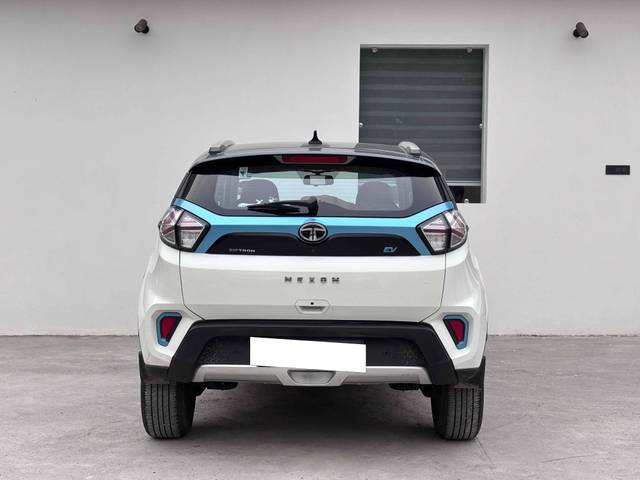 https://images10.gaadi.com/usedcar_image/4521246/original/processed_8bd822e66d2db34b69492e20b0c26de4.jpg?imwidth=6401