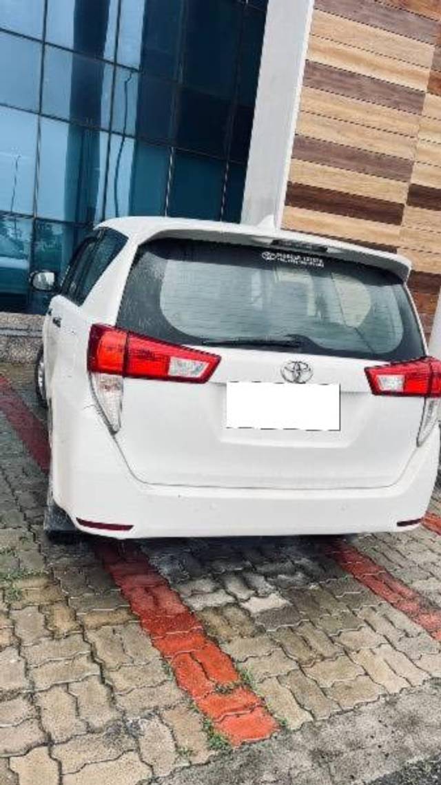 https://images10.gaadi.com/usedcar_image/4521256/original/processed_1bda533f-63fc-4abf-a4cb-437bfd587c46.jpeg?imwidth=6401