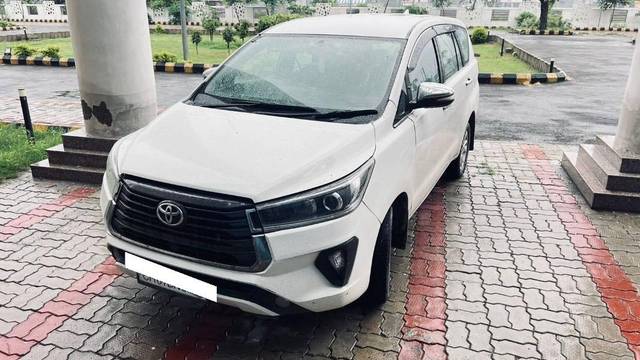 https://images10.gaadi.com/usedcar_image/4521256/original/processed_e89cb03b-be3e-45f4-8dda-ce23334b0ea7.jpeg?imwidth=6402