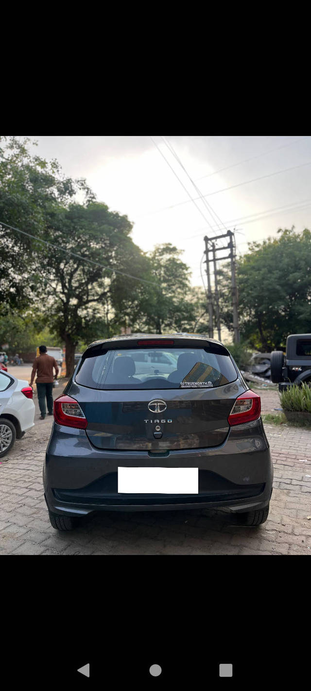 https://images10.gaadi.com/usedcar_image/4521268/original/processed_0e6cf973bc862a4e95c69b750de741ab.png?imwidth=6401