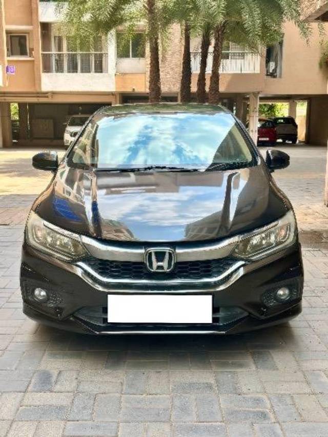 https://images10.gaadi.com/usedcar_image/4521277/original/processed_0ff2186c-5973-4c97-9c7c-e3fd6b8dc2ba.jpeg?imwidth=6400