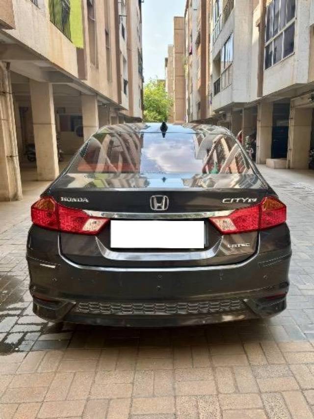 https://images10.gaadi.com/usedcar_image/4521277/original/processed_2c248e52-0586-4426-850d-892e41b0e37c.jpeg?imwidth=6402