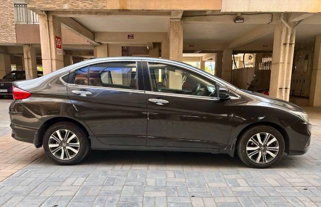 https://images10.gaadi.com/usedcar_image/4521277/original/processed_80fcf952-a124-4581-aaf0-0712aed8e578.jpeg?imwidth=6401