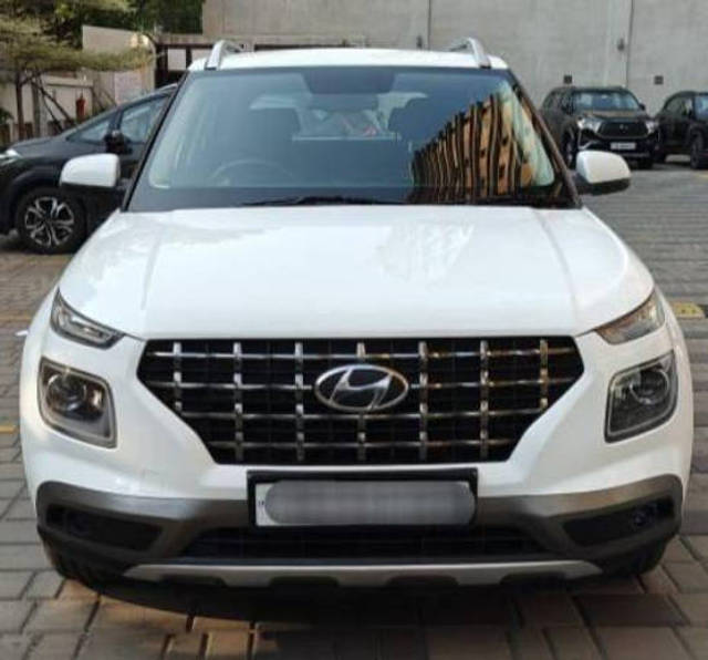 https://images10.gaadi.com/usedcar_image/4521279/original/processed_26cfb58abc0d1a037451926d0bb09558.png?imwidth=6402