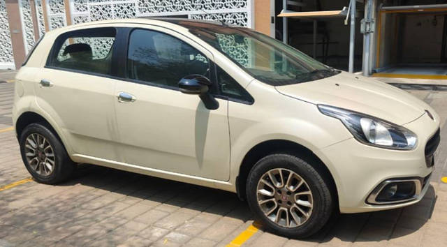 https://images10.gaadi.com/usedcar_image/4521283/original/bfcb489ed0c2bc21dcdf1dd62d1fce96.png?imwidth=6400