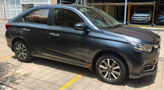 https://images10.gaadi.com/usedcar_image/4521286/original/443dca8282f45be49bab9876a39bb9c6.png?imwidth=6400