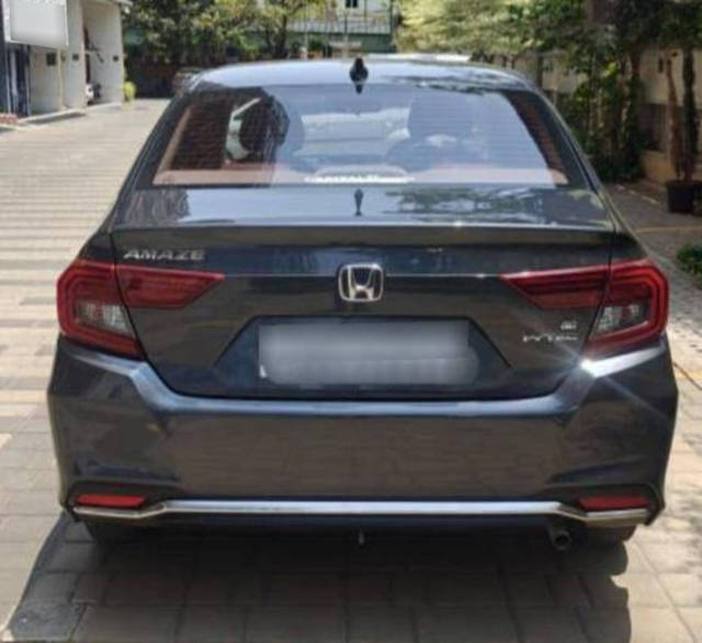 https://images10.gaadi.com/usedcar_image/4521286/original/processed_844d3d423d7cab830c744d6e14a928db.png?imwidth=6402