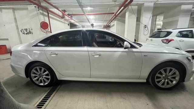 https://images10.gaadi.com/usedcar_image/4521287/original/6e641fdf792e0d3c1e98e490b37fd032.jpg?imwidth=6401