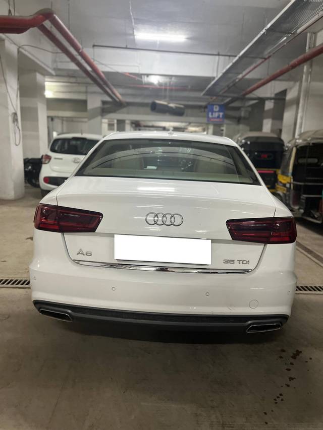 https://images10.gaadi.com/usedcar_image/4521287/original/processed_4e4b22423d35c95d06552785833e2a3e.jpg?imwidth=6402