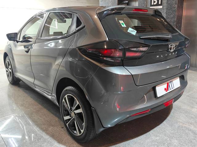https://images10.gaadi.com/usedcar_image/4521288/original/b76c94f98ca75c2798558e8c0cd935db.jpg?imwidth=6400