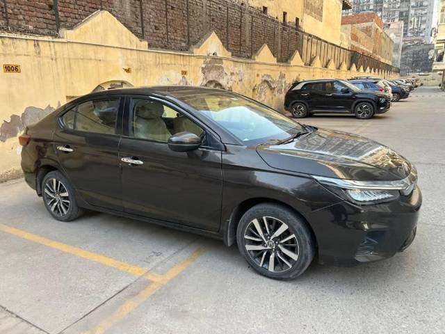 https://images10.gaadi.com/usedcar_image/4521299/original/processed_f1f0e5ac-a1d2-4d38-b3bd-2a3c537c22fc.jpg?imwidth=6401