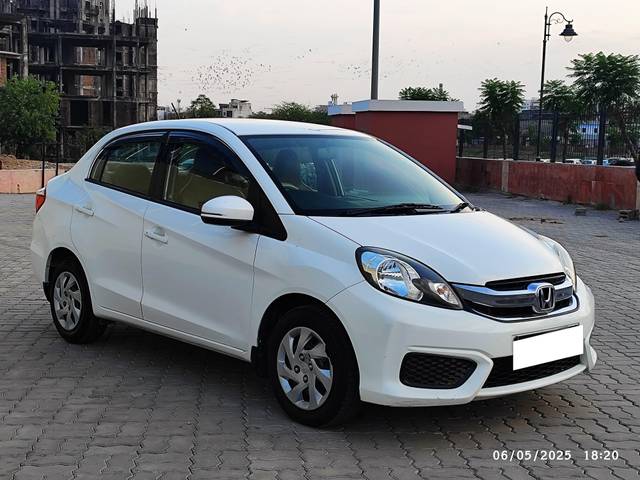 https://images10.gaadi.com/usedcar_image/4521301/original/processed_36a005246dd8775f425f51a298a5389f.jpeg?imwidth=6400