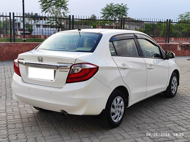 https://images10.gaadi.com/usedcar_image/4521301/original/processed_3bc82a438b4ca20de5a0cfcdc22c3c60.jpeg?imwidth=6401