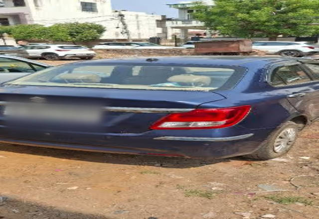 https://images10.gaadi.com/usedcar_image/4521309/original/da355f8a-bc5d-4c84-8b2d-80cf859c201d.?imwidth=6402