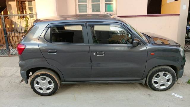 https://images10.gaadi.com/usedcar_image/4521316/original/2feb7932-a014-41d1-9d45-396ed5b3188a.jpg?imwidth=6402