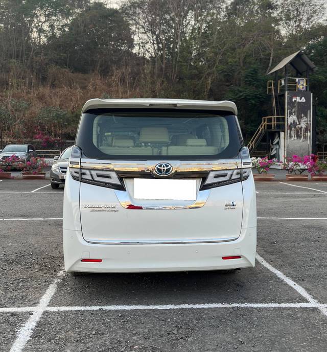 https://images10.gaadi.com/usedcar_image/4521353/original/processed_a388d40ae2a968faf5a824ec3f2b64a9.jpg?imwidth=6401