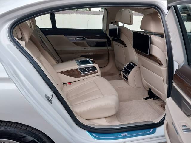 https://images10.gaadi.com/usedcar_image/4521359/original/d4ff6631a72daace135ee9049d048fa6.jpg?imwidth=6402